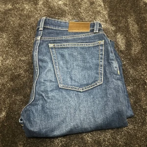 Vailent Jeans - Säljer nu dessa feta Vailent jeans i storlek 28 vid midjan! Nypris: 700kr  Mitt pris: 229kr Säljer dessa då dem inte kommer till användning längre! Andra färger finns i min profil, och glöm inte och skriva för mer bilder! ✌🏻💯