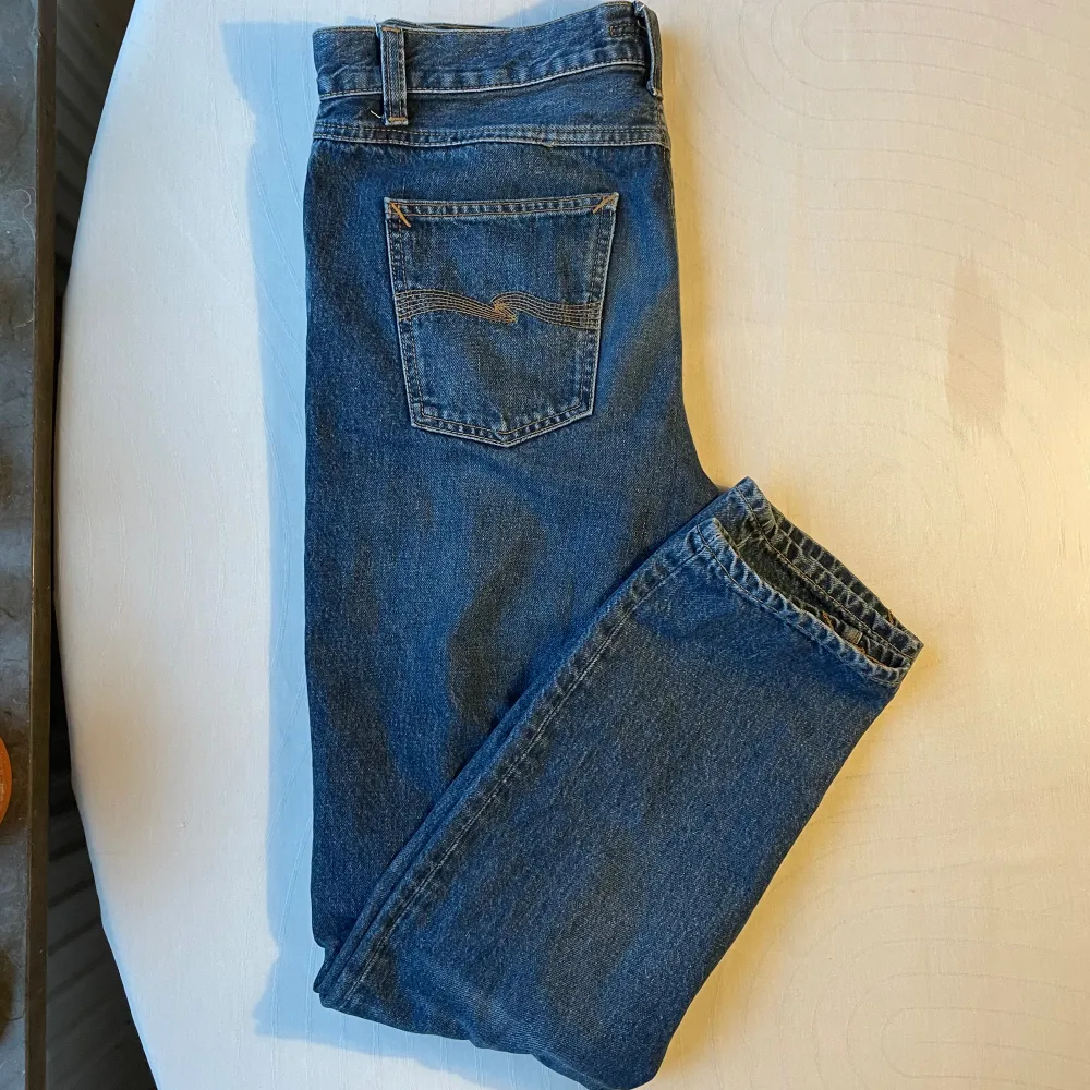 Säljer mina feta nudie jeans! Det är modell gritty Jackson som är en mer straight modell (det har blivit trendigare nu). Det är storlek 30/32. Inga defekter eller annat.. Jeans & Byxor.