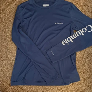 Träningströja - Träningströja fårn Columbia i strl: S! Så så snygg färg!! Fint skick! Och sparsamt använd.  Nypris 649kr. 