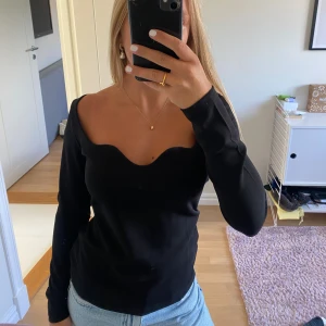 Topp - Så fin topp från hm i storlek S, aldrig använd så i mycket fint skick💗