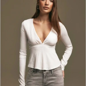 Nelly cute tie top - Jätte söt topp från Nelly som tyvärr inte kommer till användning bara använt få tal gånger i storlek xxs❤️❤️