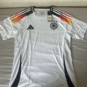 Tyskland Hemmatröja EM fotbollströja  - Säljer fotbollströjor under retail, vi har ett större utval pa vär instagram Jerseysidan.