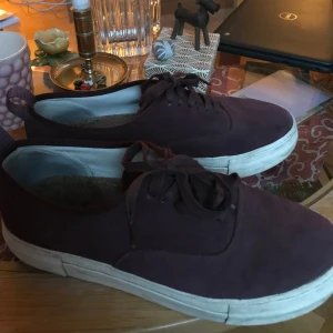 Eytys - Säljer dessa rödaktiga eytys. Dem är i bra skick och snygga till hösten!!🙏