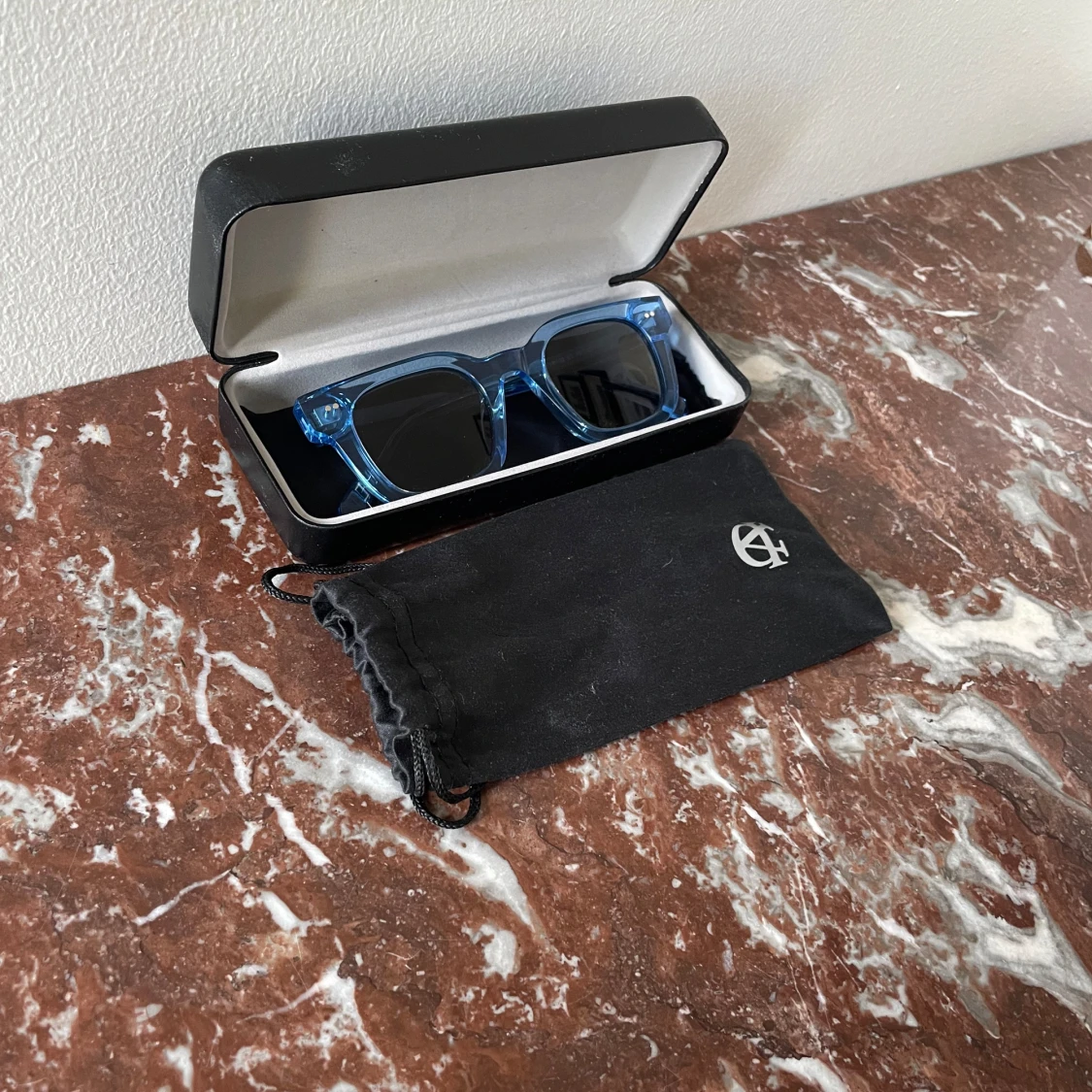 All cap one solglasögon