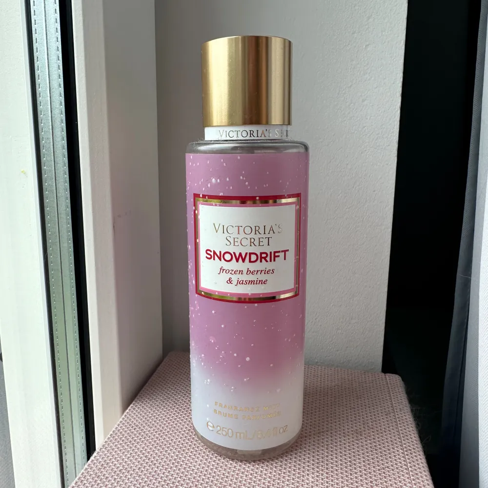 bodymist från victoria secret, använt nån gång men doften passade inte mig, som ny. Skönhet.