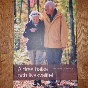 Vårdbok  - äldres hälsa och livskvalitet,  gleerups, inköpt hösten 2021. Har inte öppnat eller tittat i den.  Den är oanvänd.