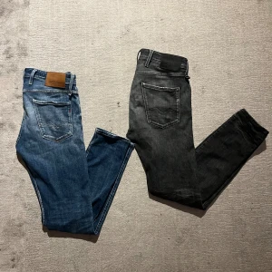Replay jeans - Tja! Säljer nu dessa replay anbass båda är i storlek 32, sparsamt använda. Båda släpps för 499 kampanjpris! Hör av er om ni har några funderingar🤩