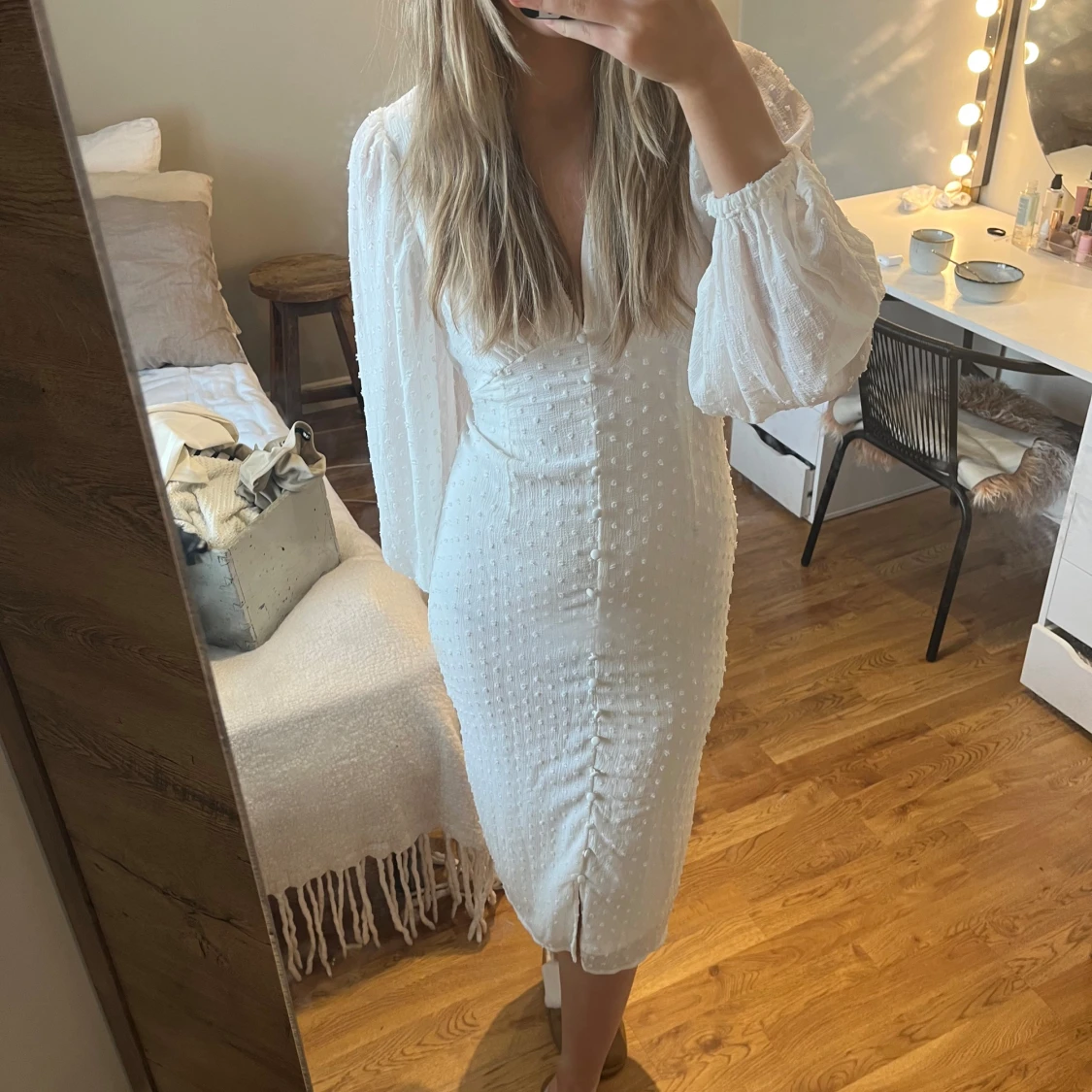 Vit klänning Gina tricot  - 90