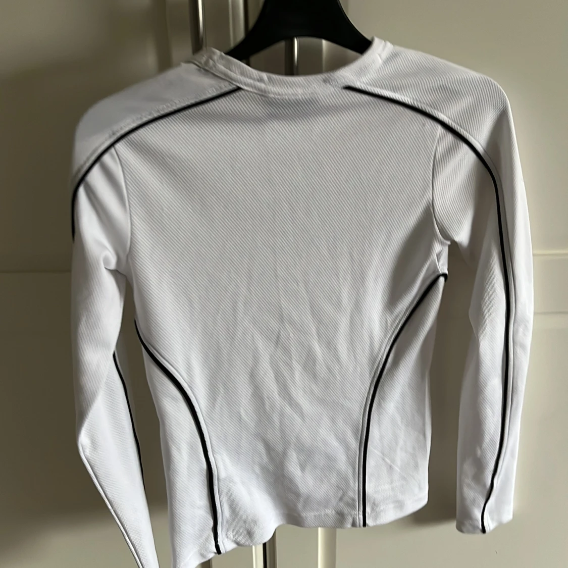 Vit långärmad tröja från Peak Performance - 1