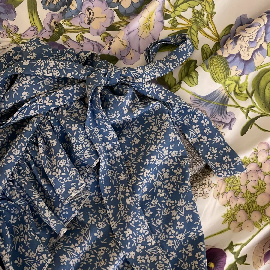 Blå blommig omlottkjol från SHEIN - 2