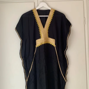 Marockansk Gandoura - Marockansk gandoura klänning i onesize, 150kr 🪬