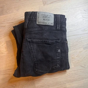 Replay anbass slim fit - fint skick | Size 30/32 men sitter som 29/30  | Följare får 100 kr rabbat | fraktar spårbart inom 24 timmar med PostNord eller instabox |