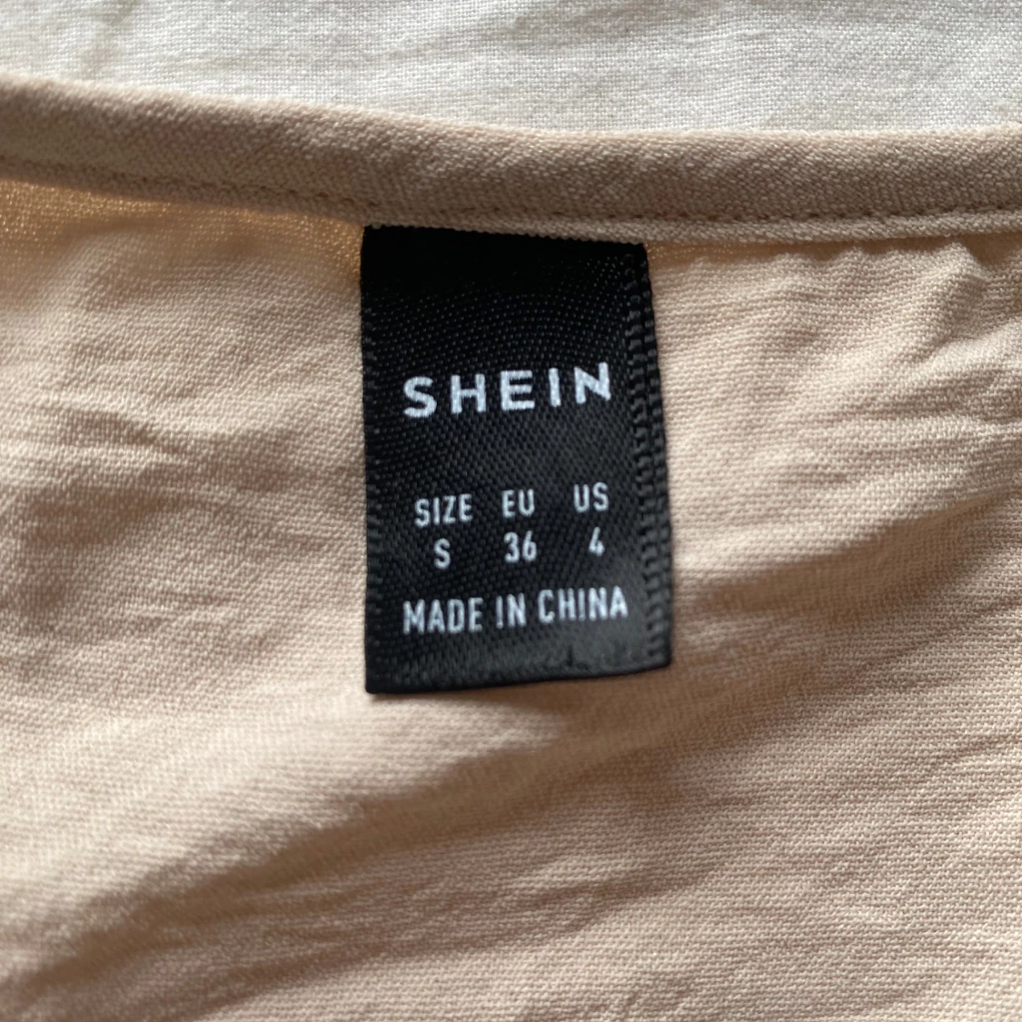Beige omlottopp från Shein - 2