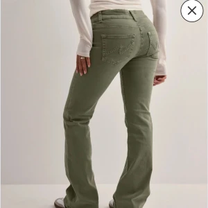 Gröna jeans - Snygga low Waist bootcut jeans från Nelly! Slutsålda 