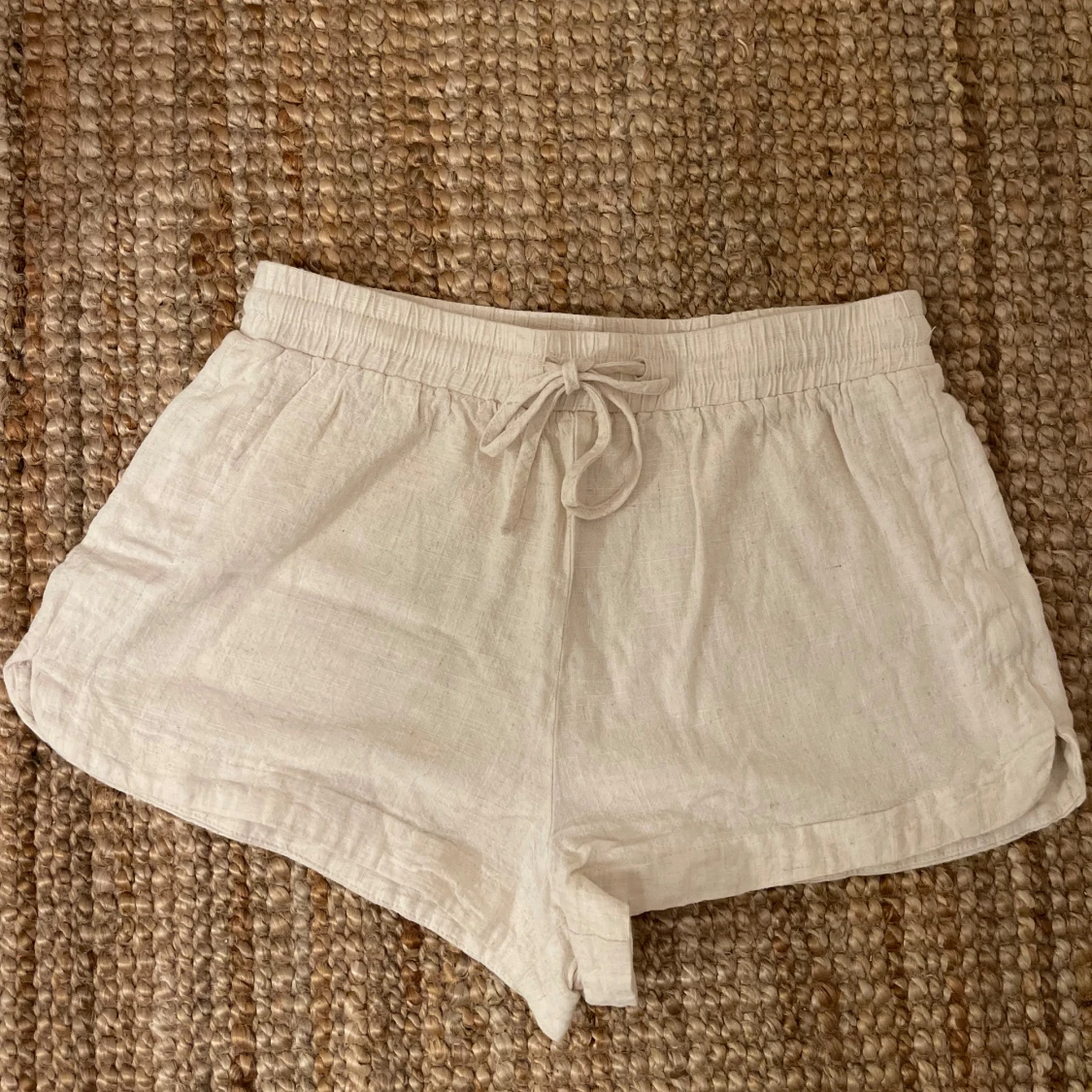 Beige linne shorts