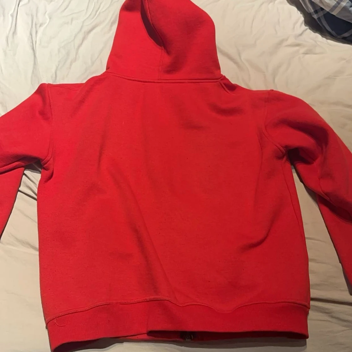 Röd hoodie från Street Tag - 1