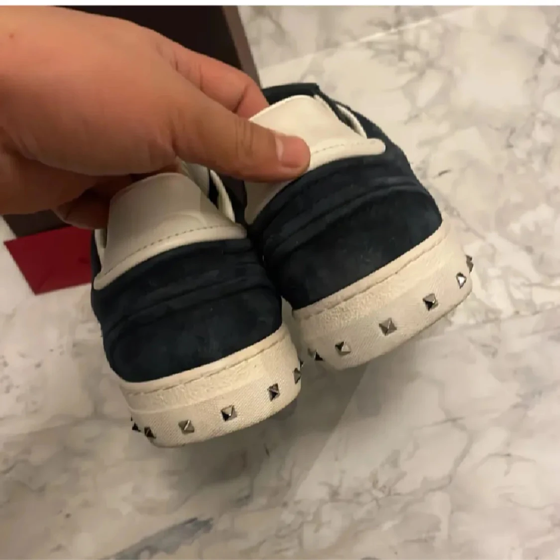 Blå och vita sneakers från Valentino - 3