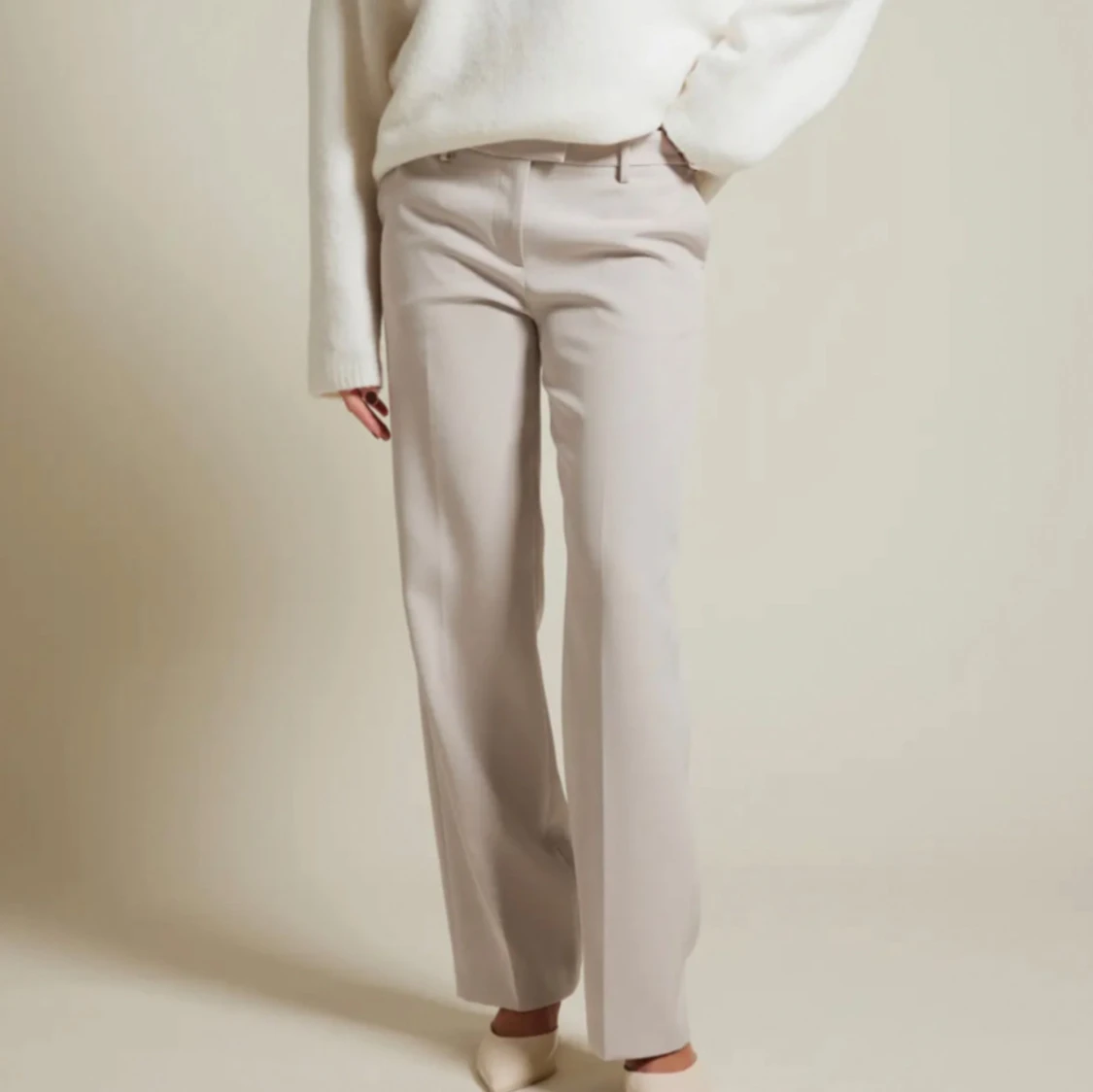 Beige kostymbyxor från bikbok 