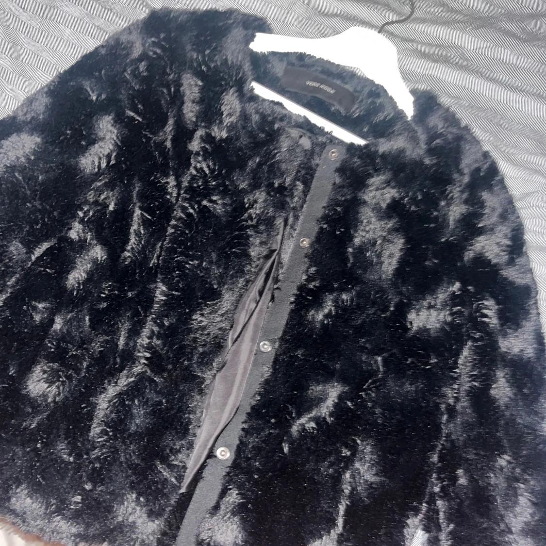 Svart pälsjacka från Vero Moda - 1