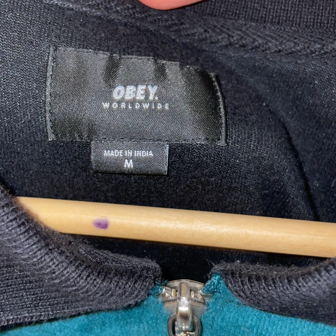 Grön och svart tröja från Obey - 1