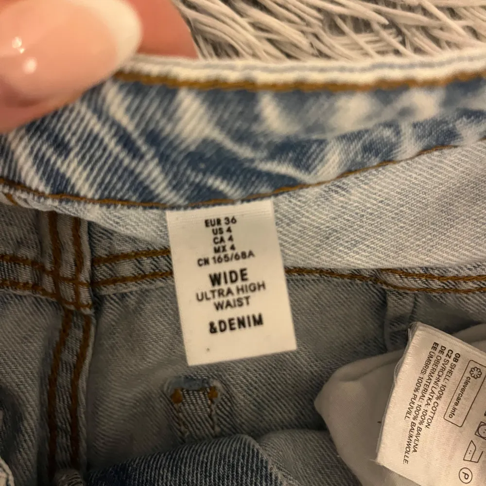 Ett par ljusblåa vida Jeans i storlek 36!💞. Jeans & Byxor.