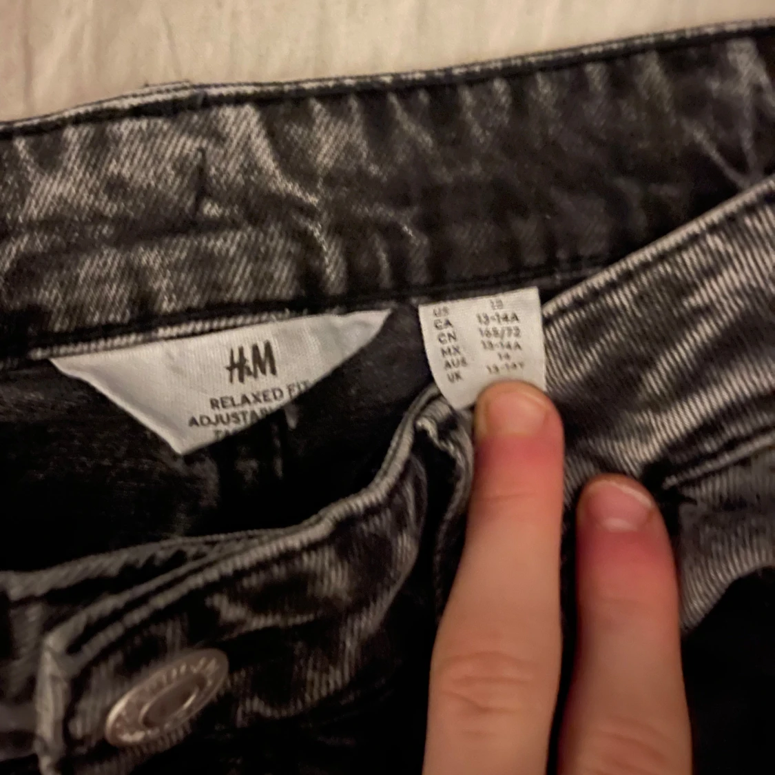 Grå jeans från H&M - 91