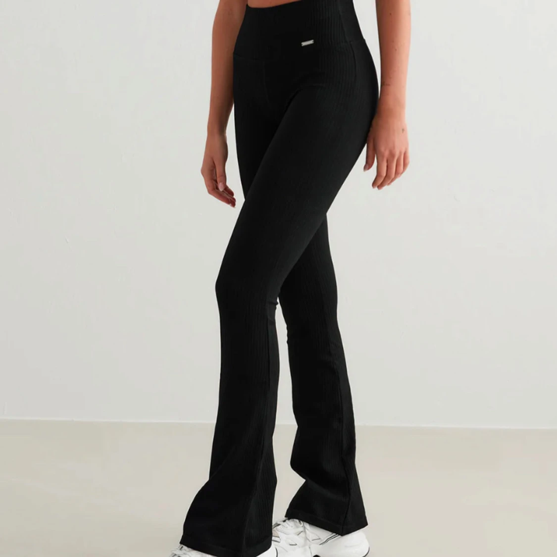 Svarta ribbade byxor - 90