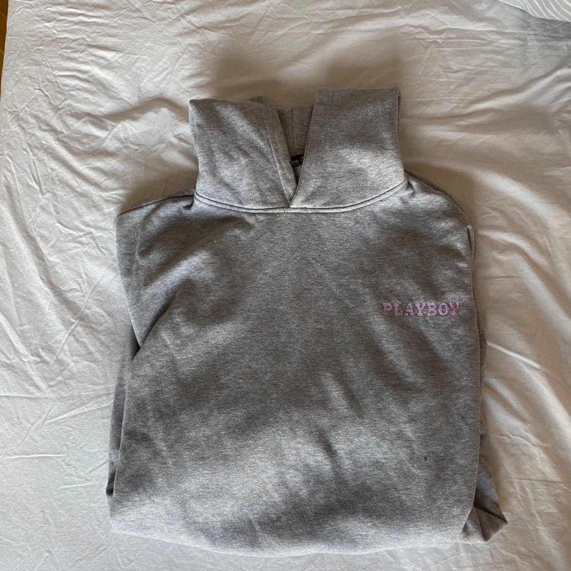 Grå hoodie med Playboy-tryck - 91