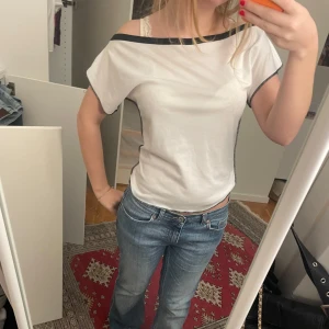 Cool topp - Supersnygg tröja som jag tyvärr aldrig använder🥲coola svarta sömmar!