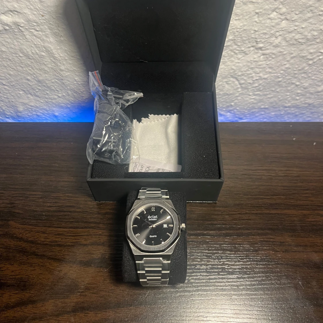 Silverfärgad klocka från Éclat Sweden - 91