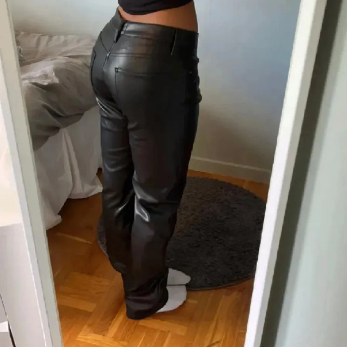 Svarta skinnbyxor - 90