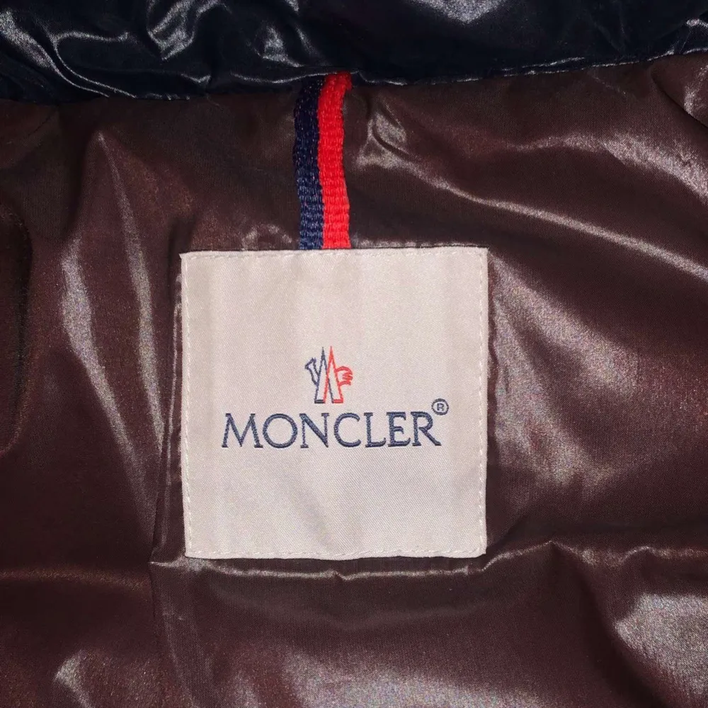 Snygg Moncler maya size 3 Blå. Jackor.