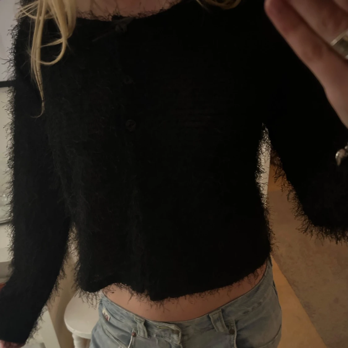 Svart fluffig kofta