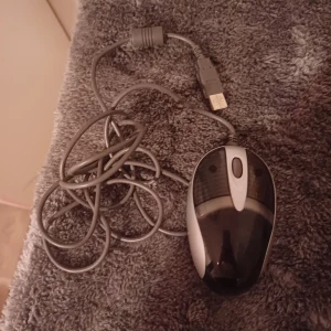 Dator mus - Fungerar superbra, Annledningen till att jag vill sälja den är att jag använder den typ aldrig. 