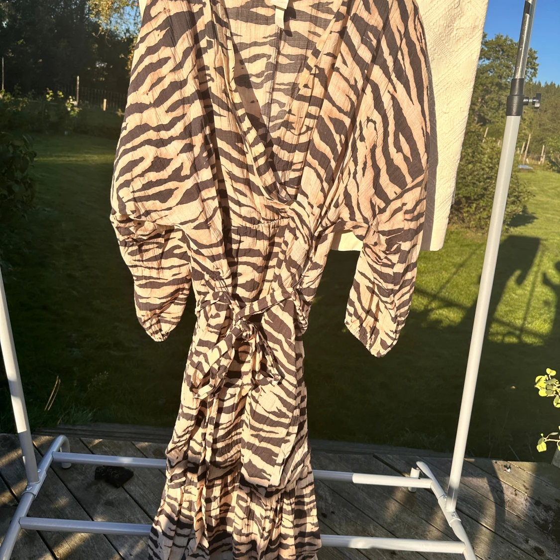 Zebramönstrad långklänning