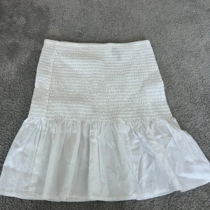 Kjol - Kjol som även är snygg som tröja, från hm, Stl xs. Aldrig använd