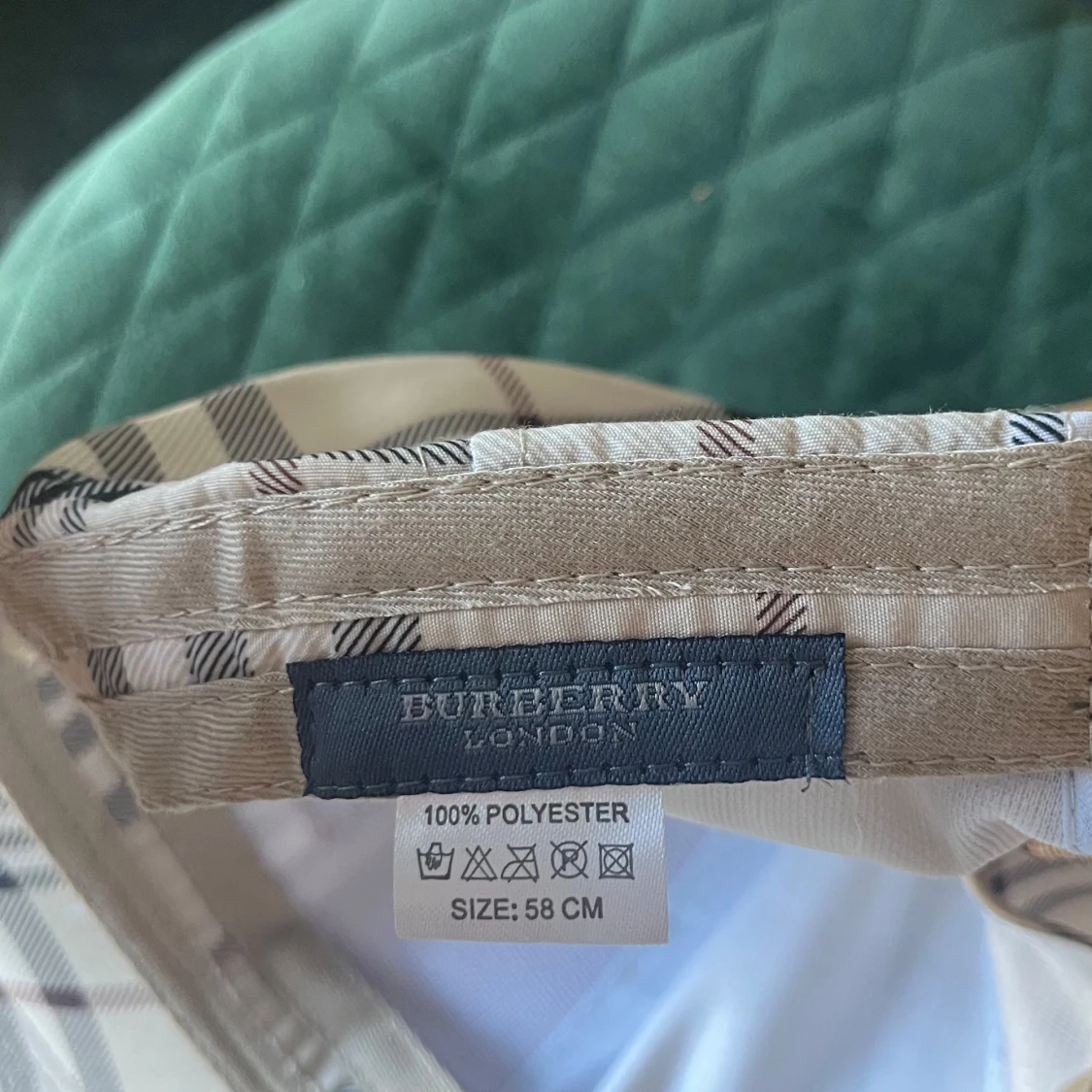 Burberry keps  - 92