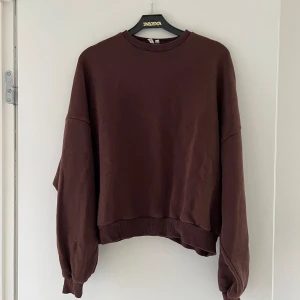Oversize Sweatshirt  - Chockladbrun färg, från nelly