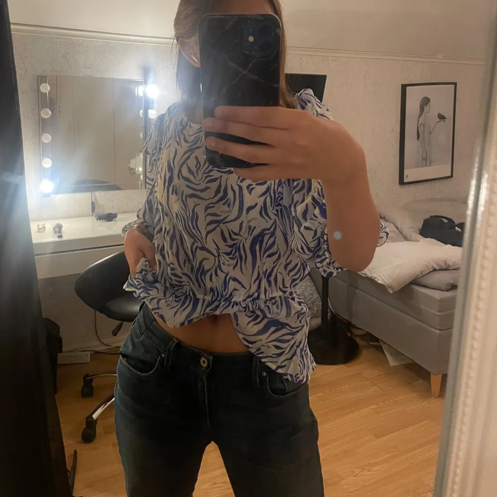 Hej! Säljer nu mina levis jeans för att dom kommer tyvärr inte till användning💖Storleken står ej men skulle säga att det är en S, jag är 166 och passar bra till mig. Skriv vid intresse eller funderingar🤗. Jeans & Byxor.