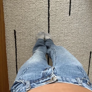 Jeans! - Säljer dessa skit snygga och unika jeans som är i jätte bra skick, med as coola detaljer