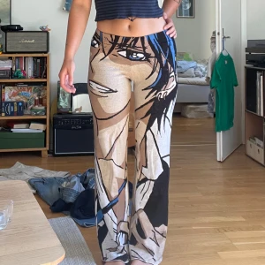 1Xblue - Aaaah mina 1Xblue anime byxor, storlek M! De e sååå sköna å snygga. Passar också en S. Kostar ca 1200 nya om de finns kvar. De är stickade!  Säljes till de coola personerna därute :* inte 100 på att sälja så kom me bud🥂