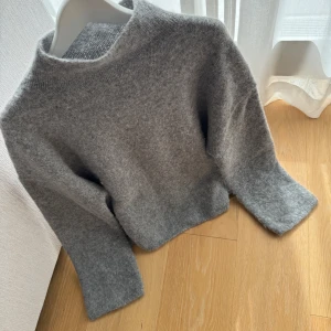 Grå stickad & Other Stories - Storlek S.