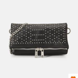 Svart väska  - Aldrig använd, slut på hemsidan! Nypris 250kr mitt pris 150kr ❤️❤️