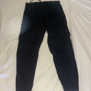Jack & Jones cargo pants - Skick: 9,5/10  Storlek: M Säljs då jag knappt har använt dem