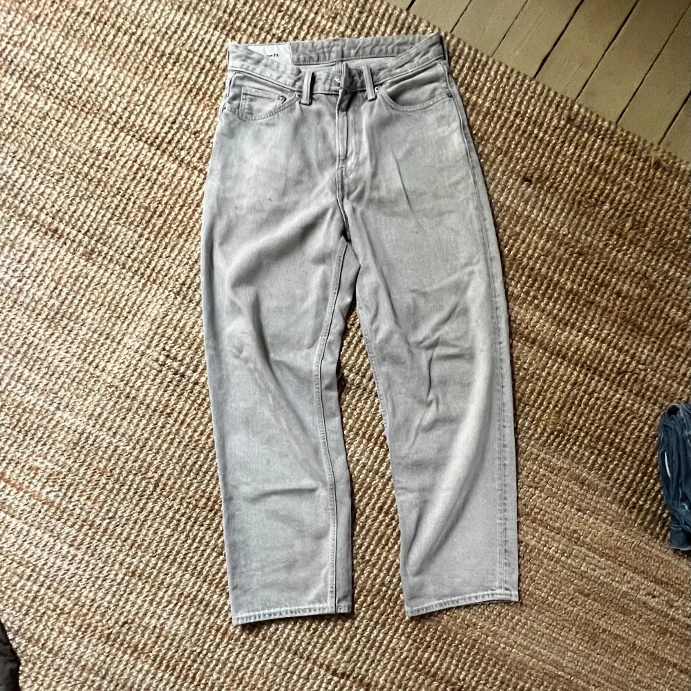 Baggy HM jeans Ljusgrå änvand lite bra kondition lite defekter . Jeans & Byxor.