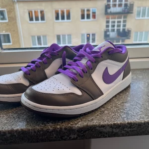 Air Jordan 1 Low (Purple mocha) - Köpta i vintras, har använts extremt få gånger. Ser helt nya ut.