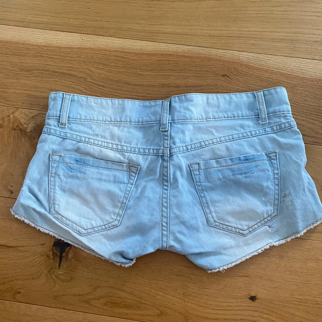 Lågmidjade jeansshorts  - 90