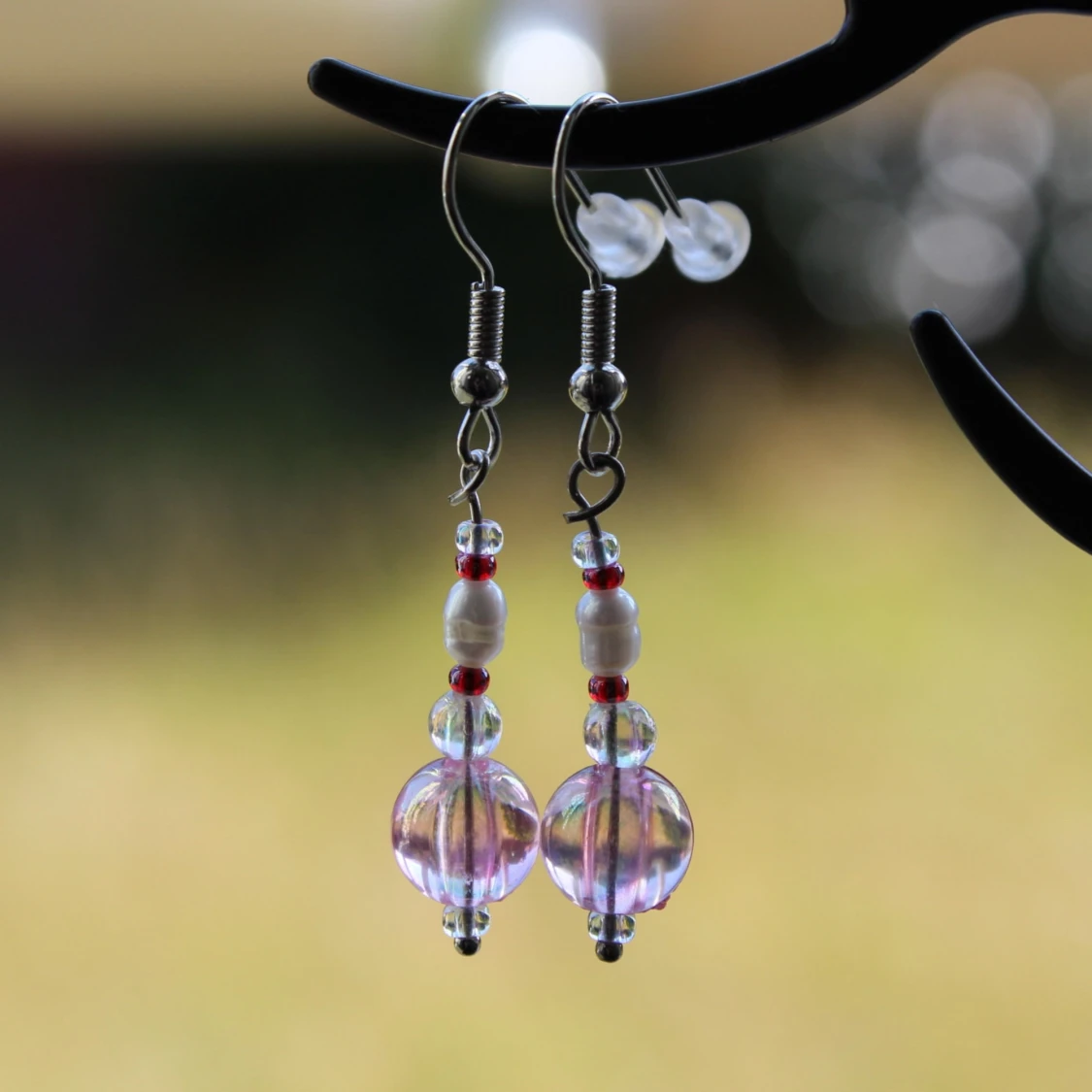 Handgjorda örhängen med pärlor