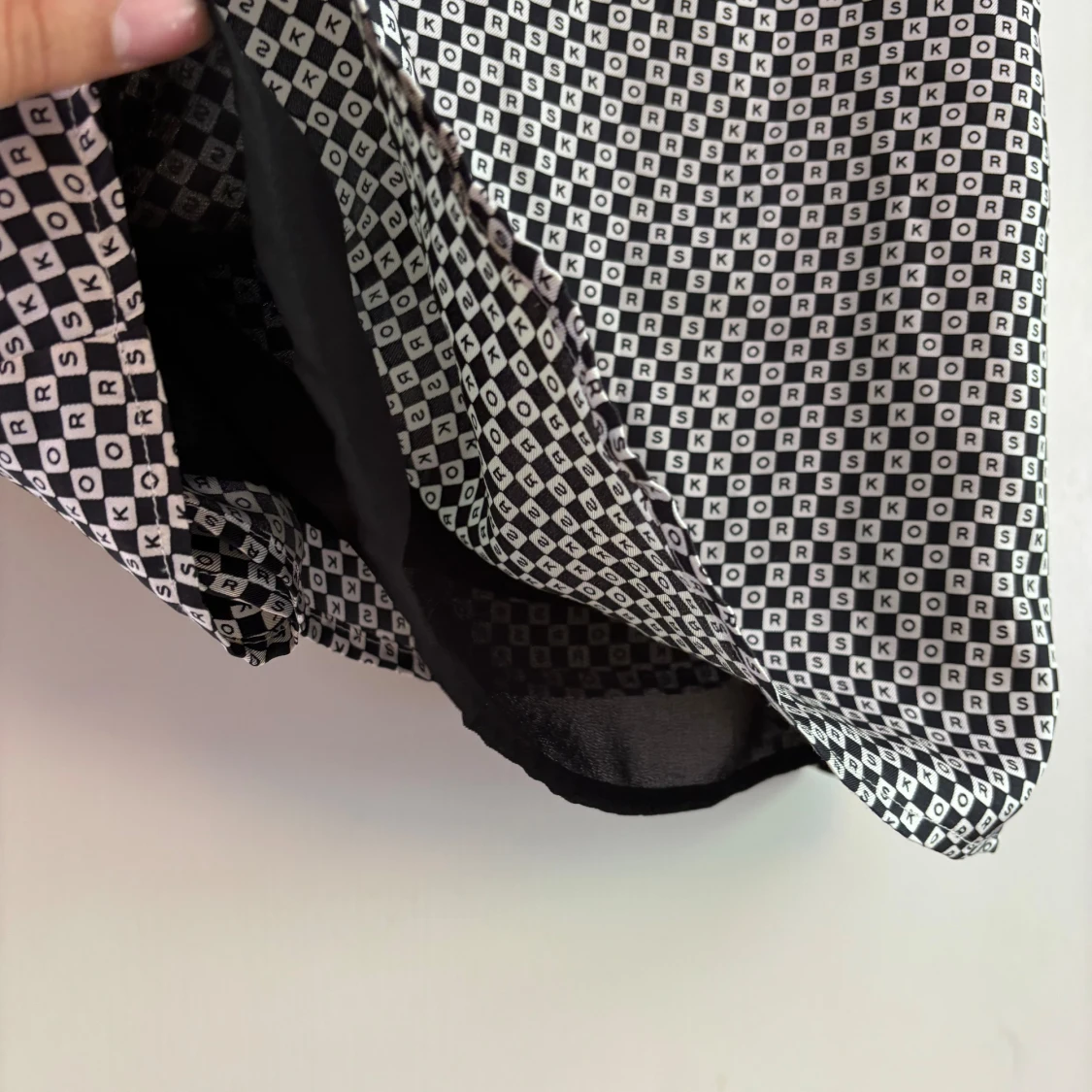 Svartvit mönstrad linnetopp - 90