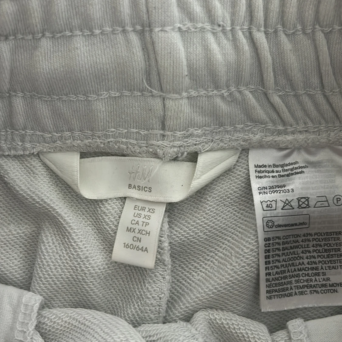 Beige shorts från H&M - 90